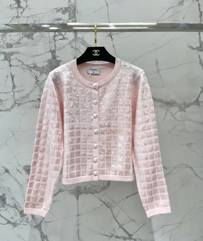 Chanel Cardigan female — Photo 1