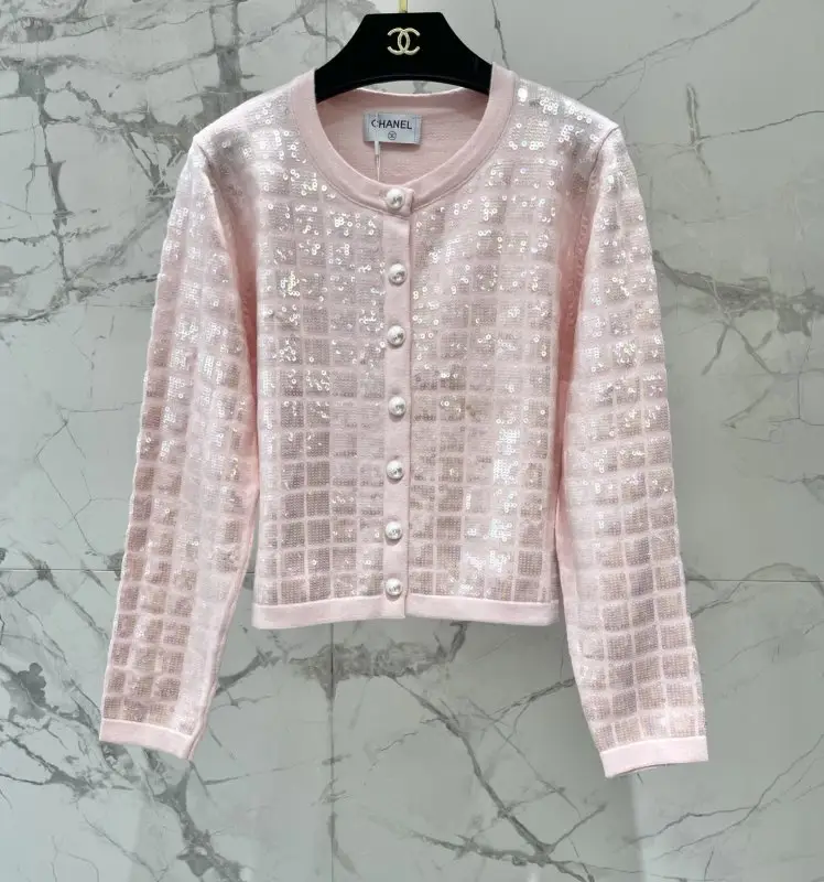 Chanel Cardigan female — Photo 2