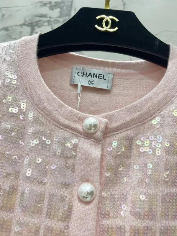 Chanel Cardigan female — Photo 3