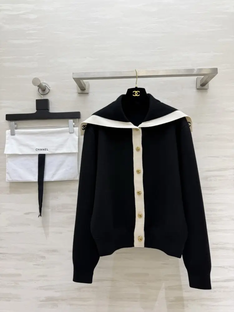 Chanel — Cardigan