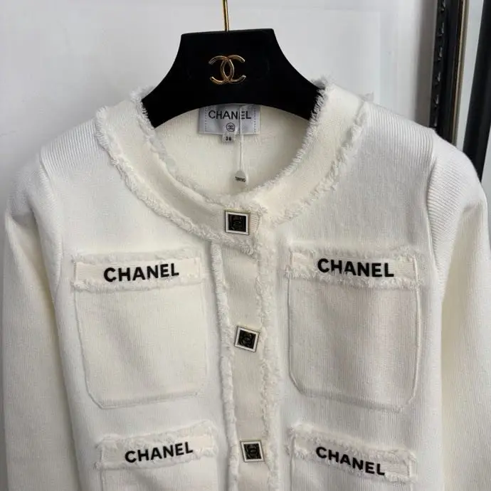 Chanel Cardigan — Photo 2