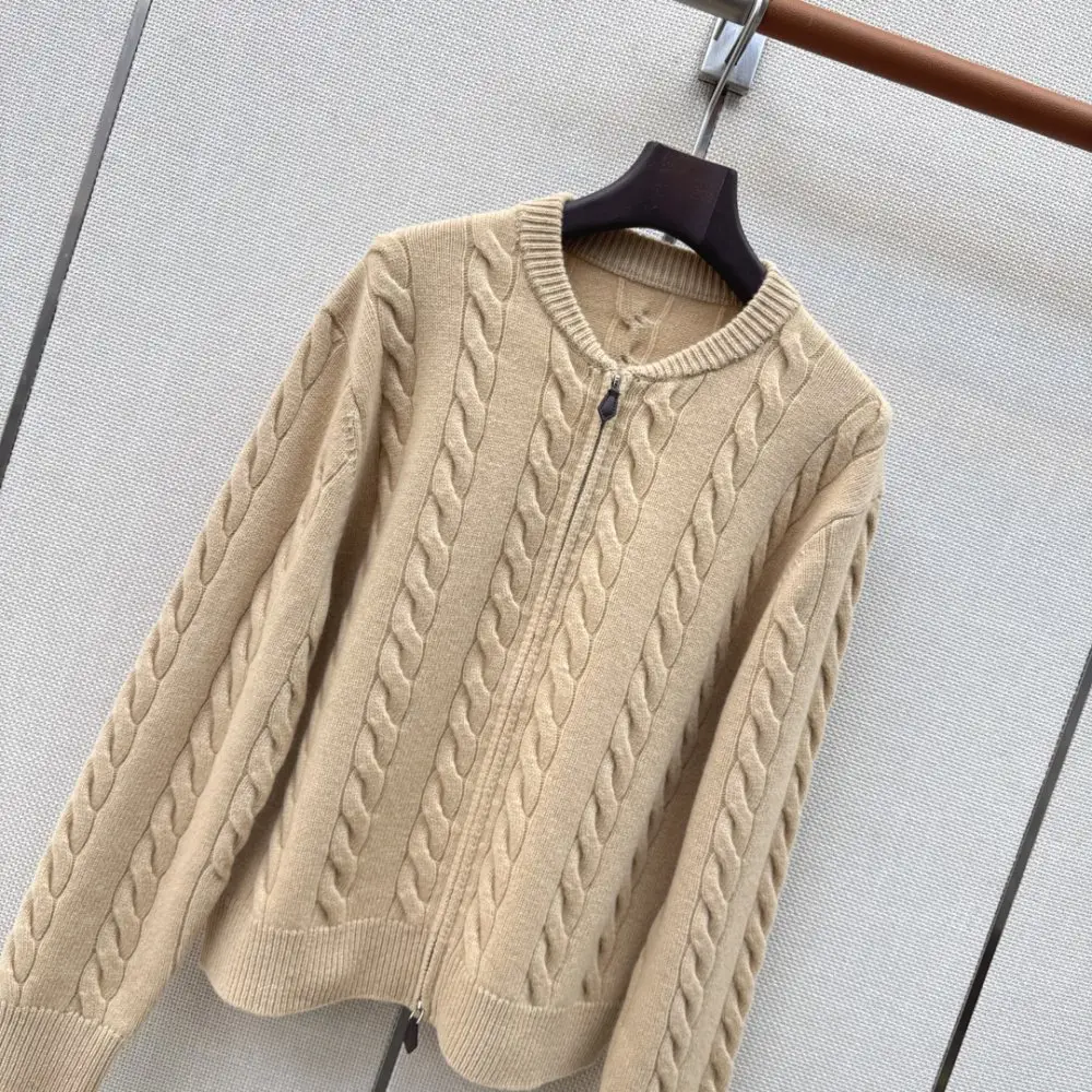Chanel Cardigan — Photo 2