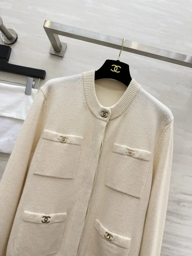 Chanel Cardigan — Photo 2