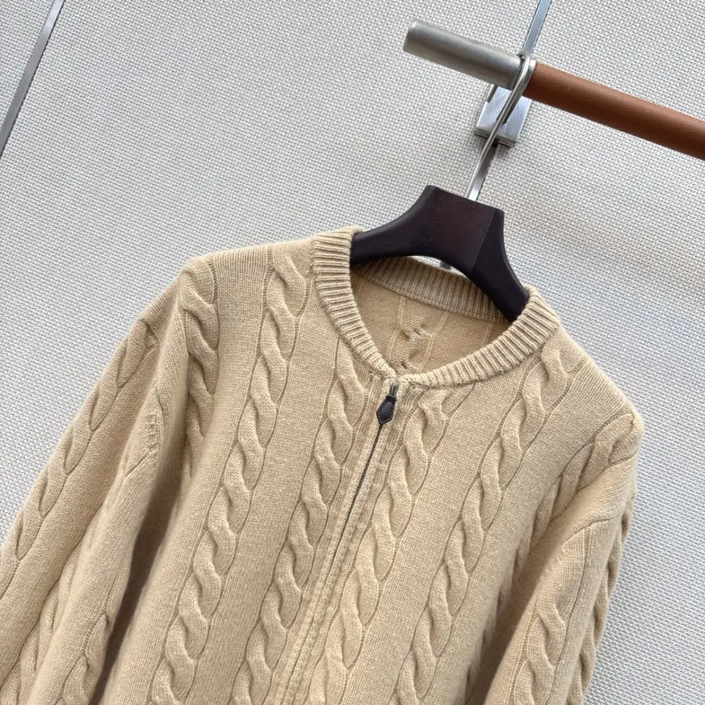 Chanel Cardigan — Photo 3