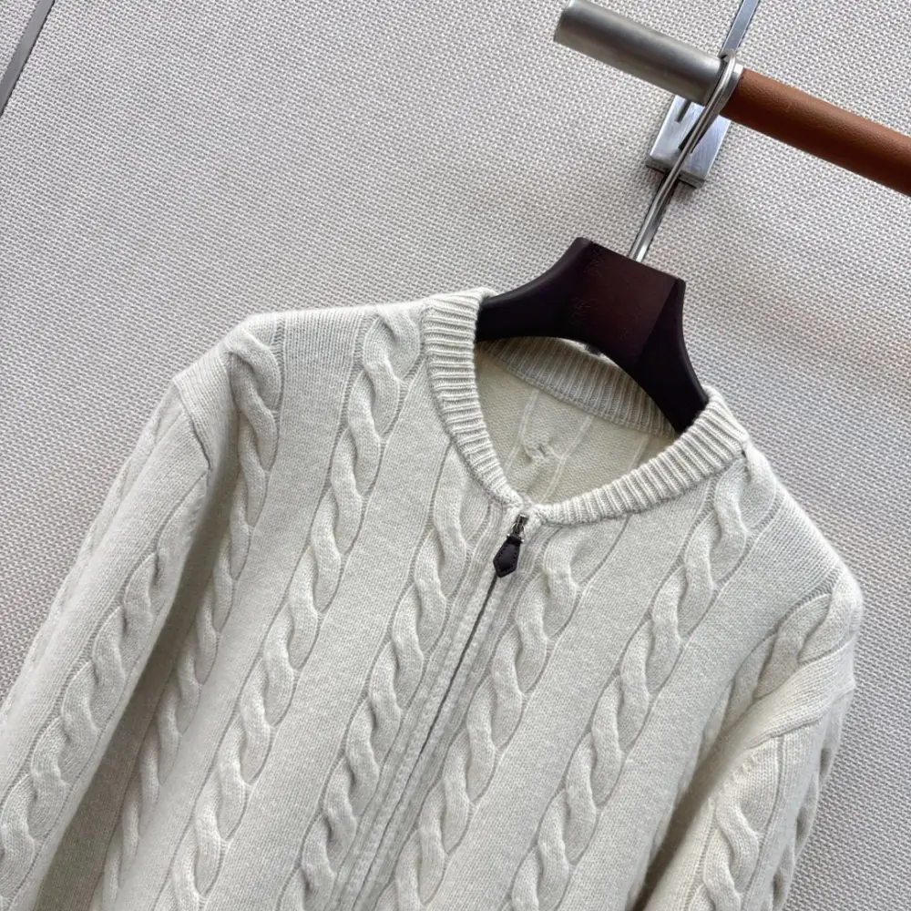 Chanel Cardigan — Photo 3
