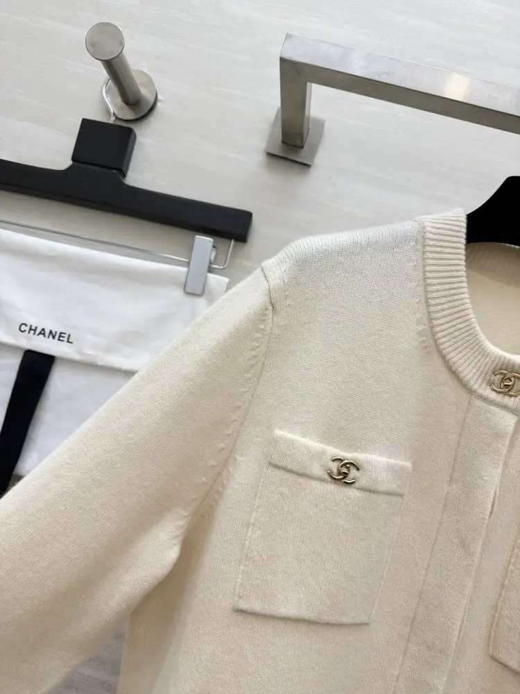 Chanel Cardigan — Photo 3