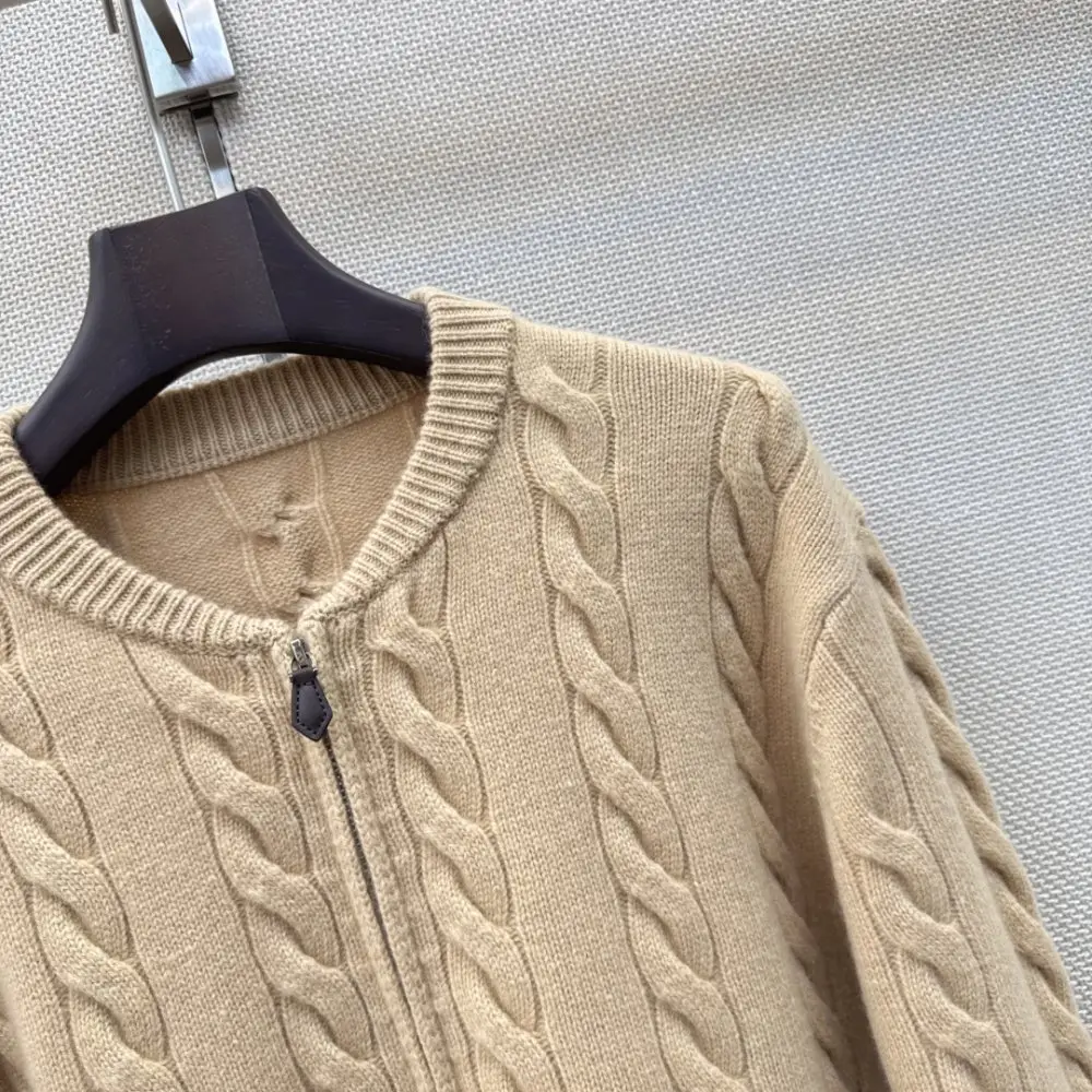 Chanel Cardigan — Photo 4