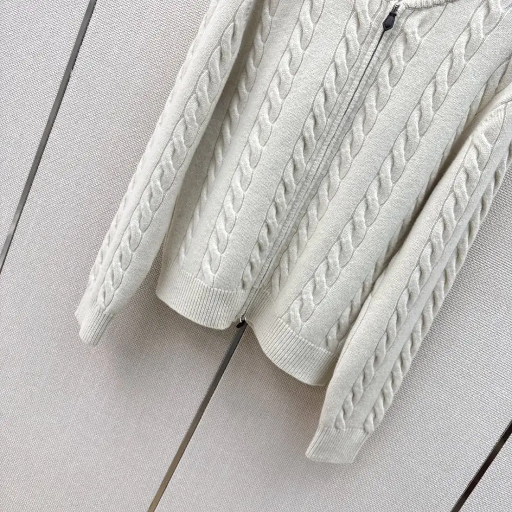Chanel Cardigan — Photo 4