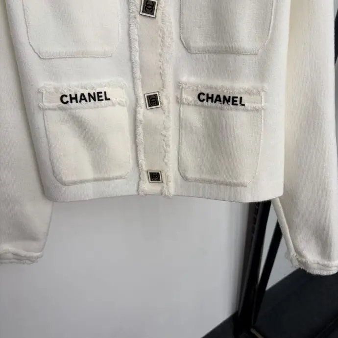 Chanel Cardigan — Photo 5