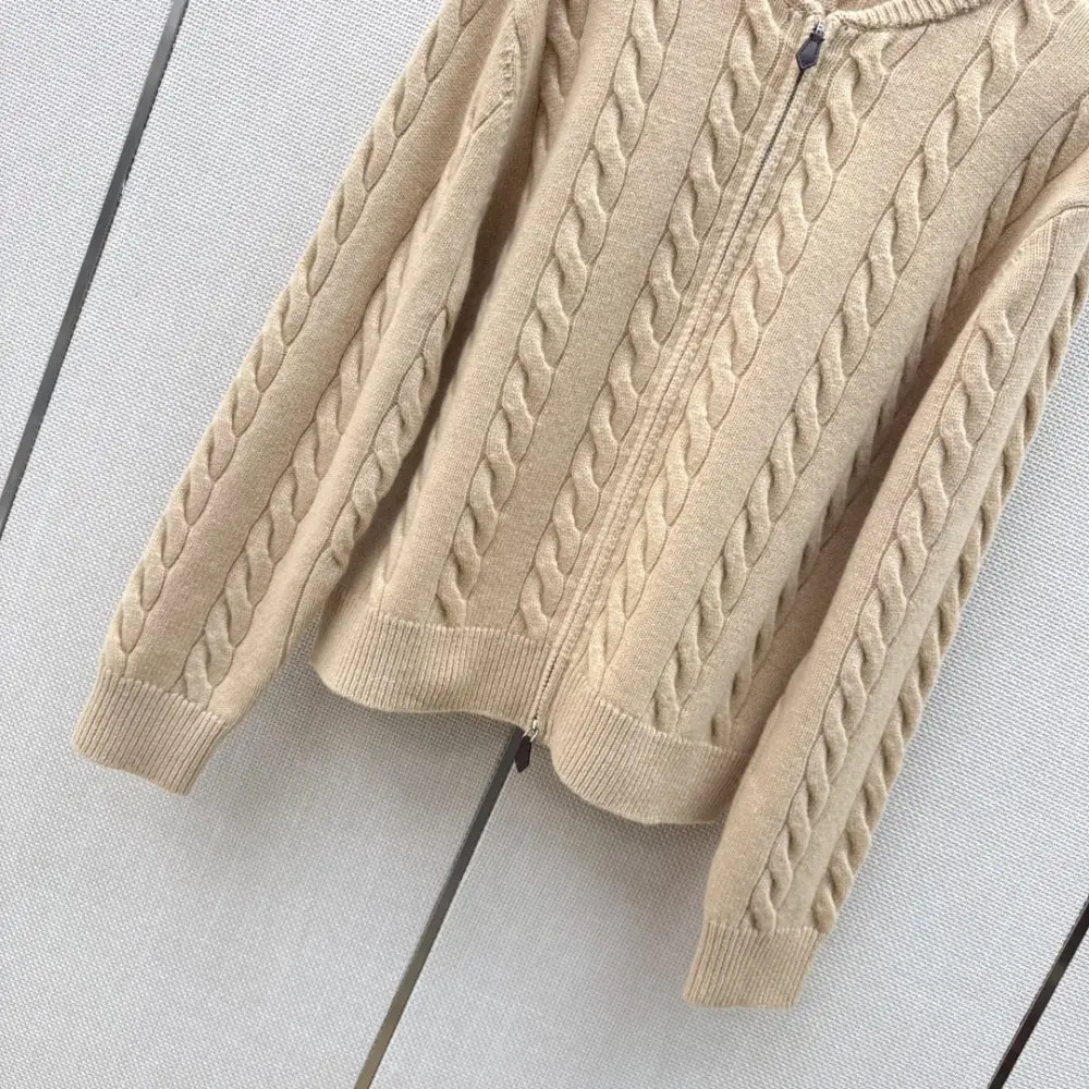 Chanel Cardigan — Photo 5