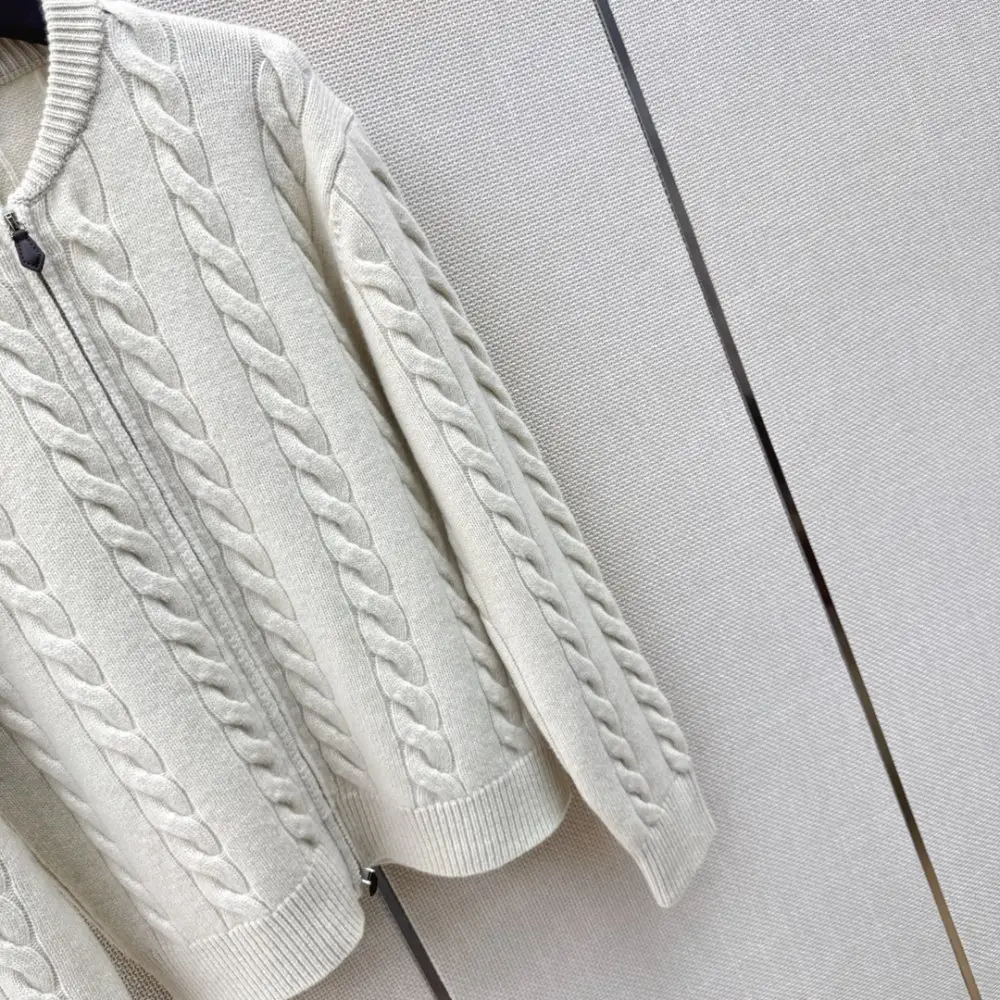 Chanel Cardigan — Photo 5