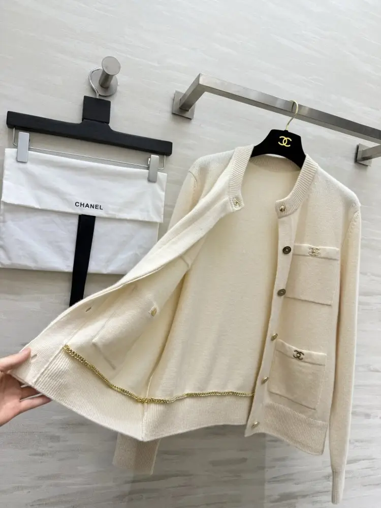 Chanel Cardigan — Photo 5