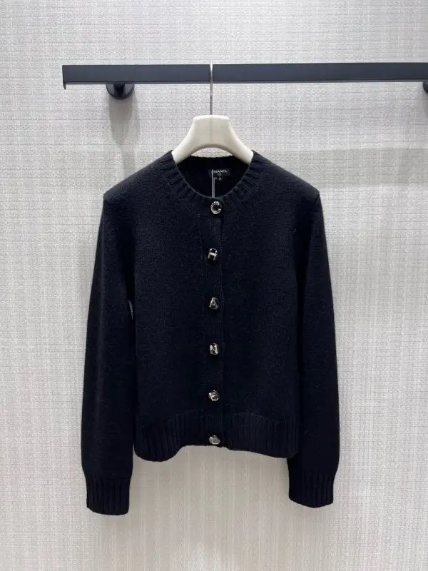 Chanel — Cashmere cardigan from round Neck