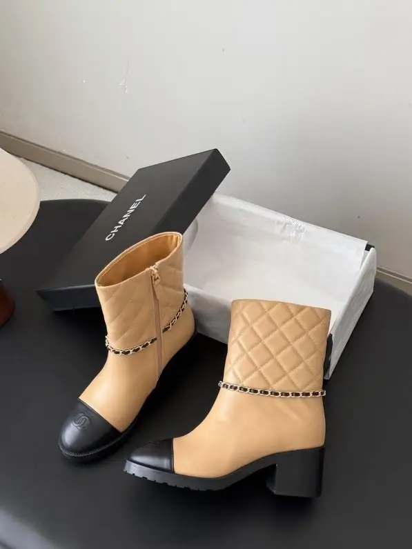 Chanel — Класичні ботильйони Chanel на масивному підборах