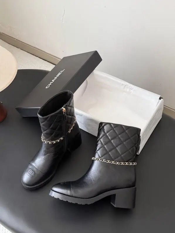 Chanel — Класичні ботильйони Chanel на масивному підборах