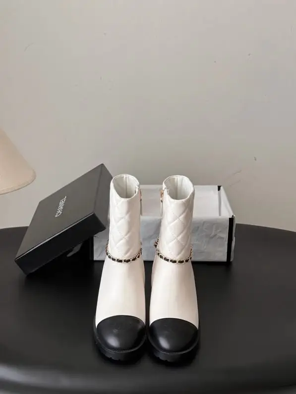 Chanel Класичні ботильйони Chanel на масивному підборах — Фото 2