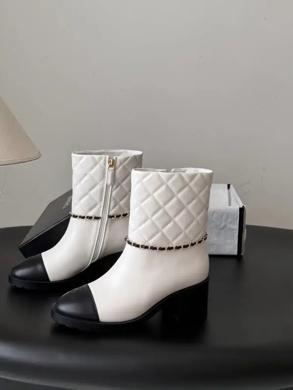 Chanel Класичні ботильйони Chanel на масивному підборах — Фото 3
