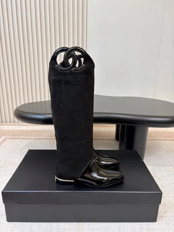 Chanel Класичні чоботи Chanel з круглим носком на плоскою підошві — Фото 3