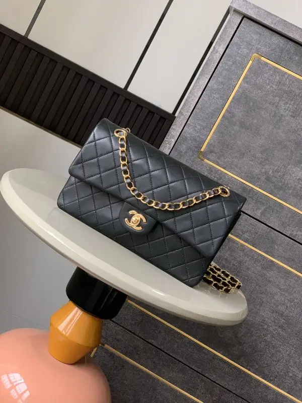 Chanel Классическая сумка 11.12 из кожи ягненка — Фото 1