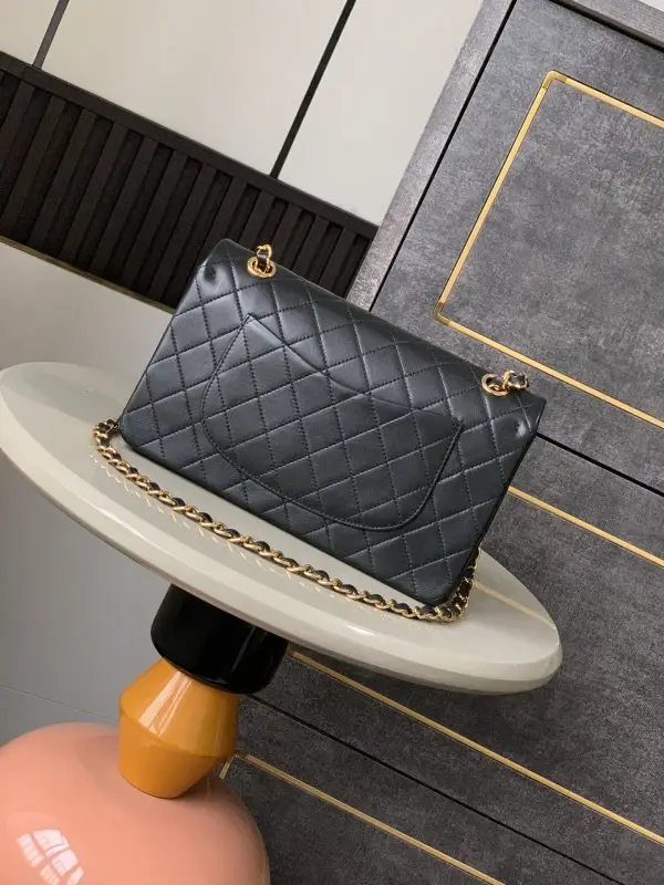 Chanel Классическая сумка 11.12 из кожи ягненка — Фото 3