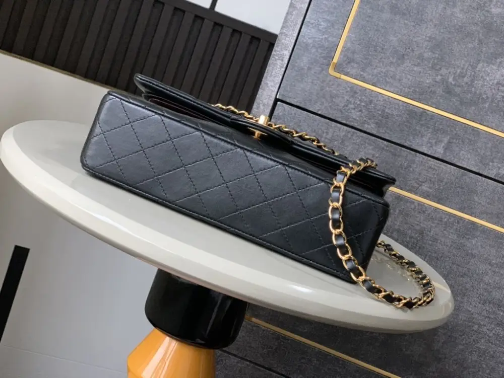 Chanel Классическая сумка 11.12 из кожи ягненка — Фото 4