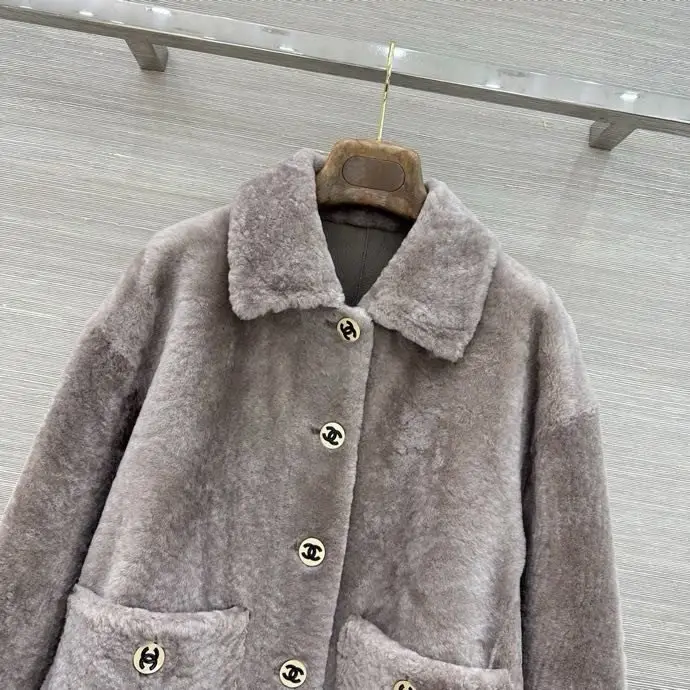 Chanel Пальто меховое женское — Фото 3