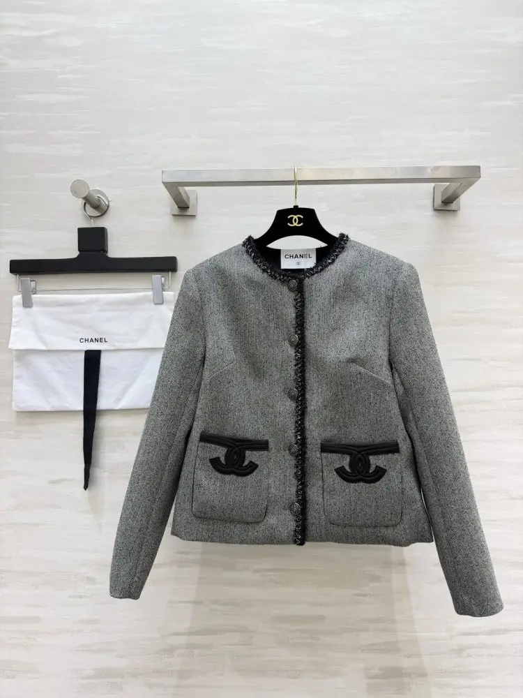 Chanel — Пальто з вовняного твіду