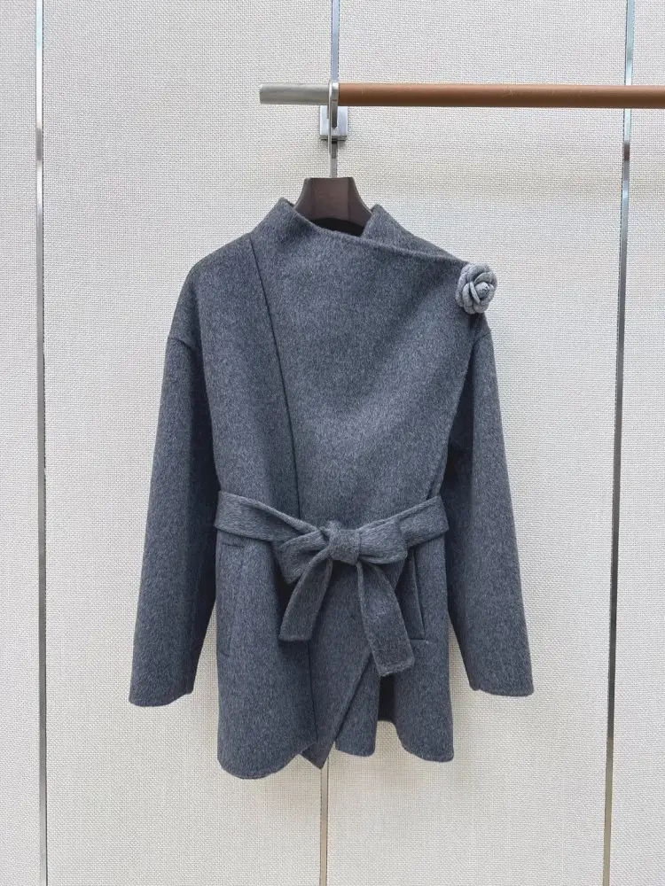 Chanel — Пальто середньої довжини
