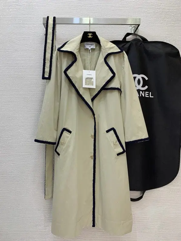 Chanel Coat women's — Photo 2