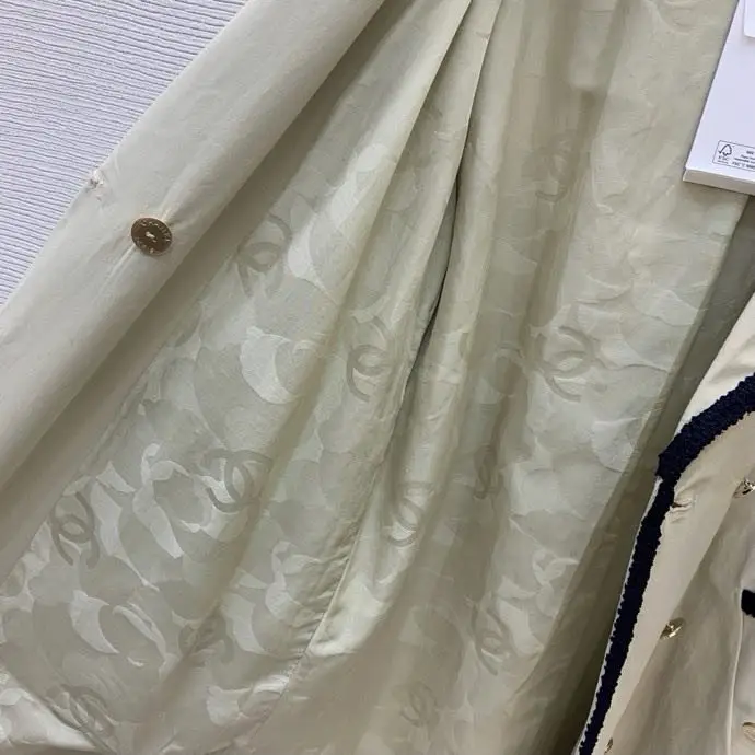 Chanel Coat women's — Photo 3