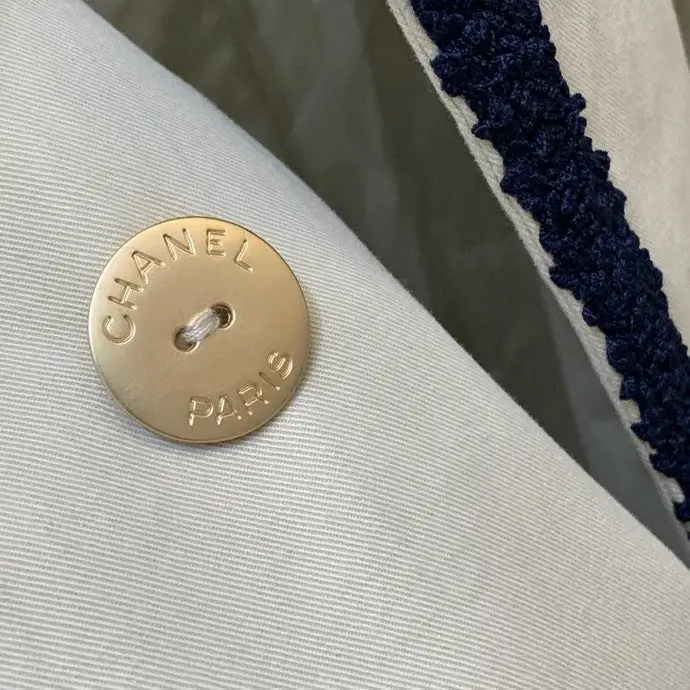 Chanel Coat women's — Photo 4