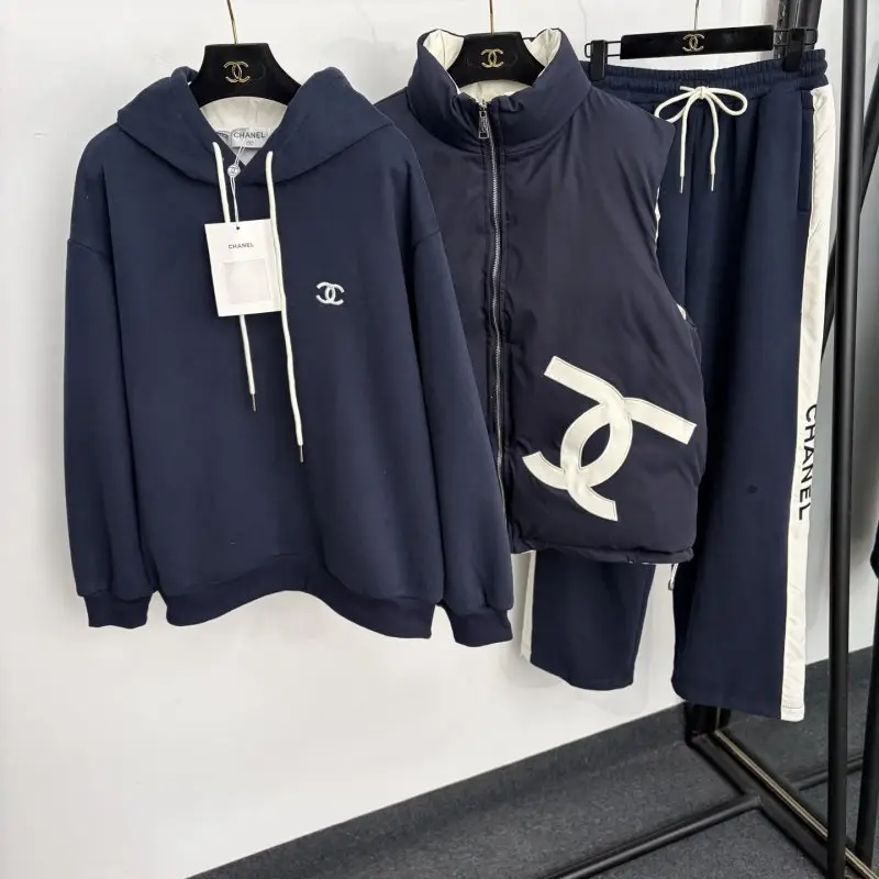 Chanel — Костюм жіночий