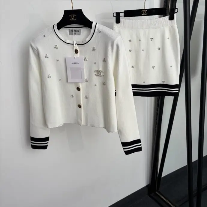 Chanel — Костюм жіночий