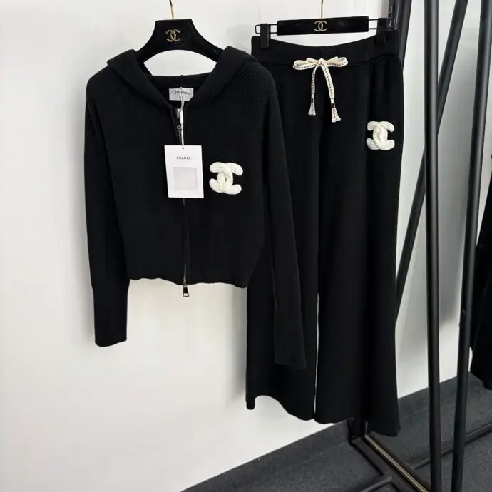 Chanel Костюм женский — Фото 1