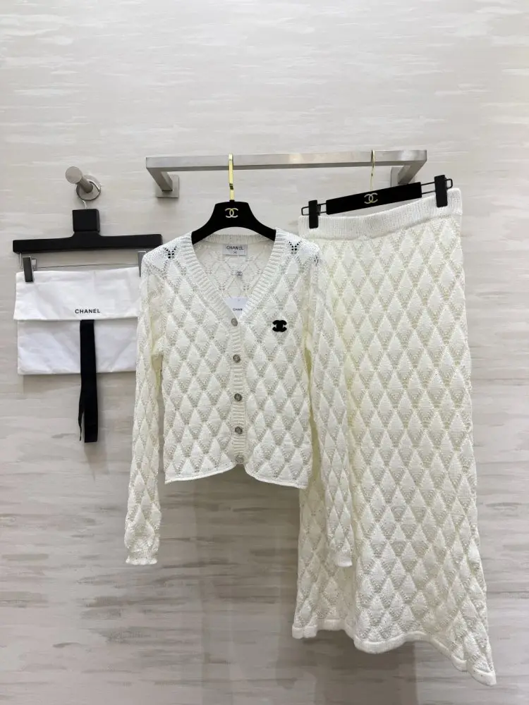 Chanel — Костюм жіночий