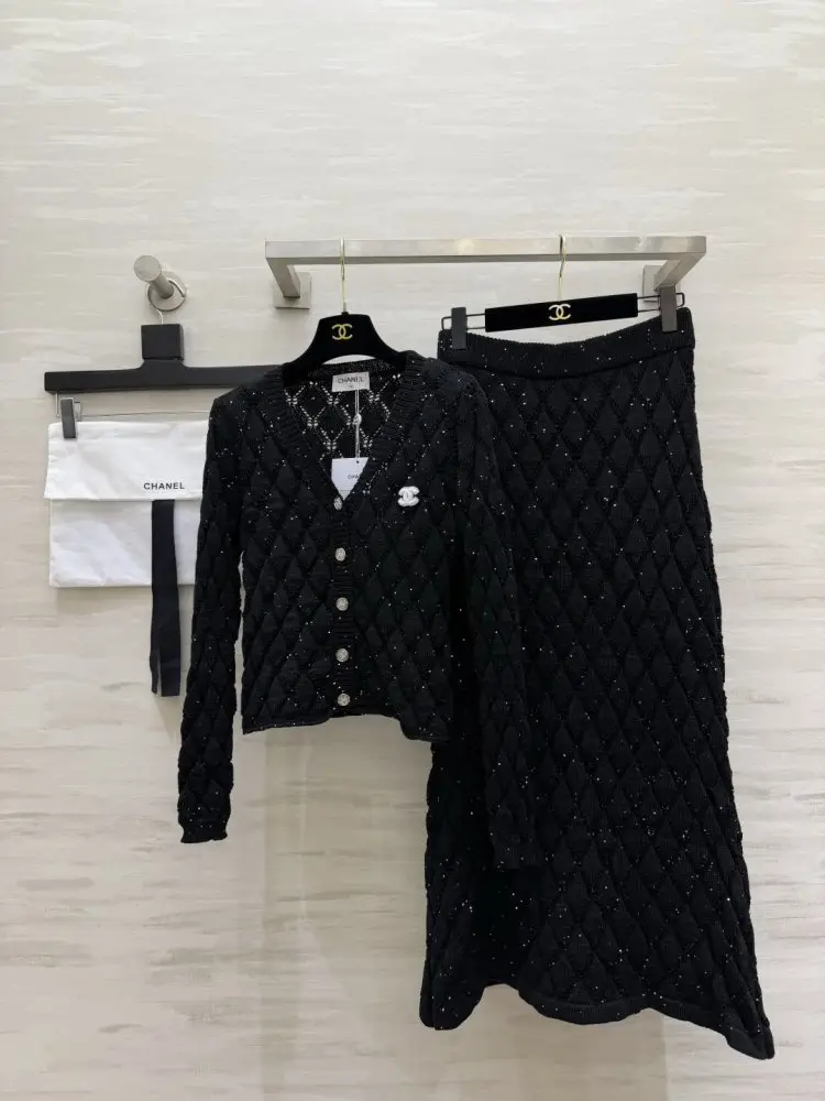 Chanel — Костюм жіночий