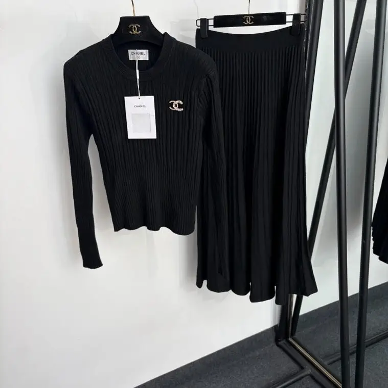 Chanel — Костюм жіночий