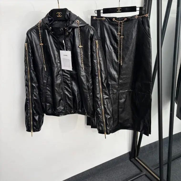 Chanel — Костюм жіночий