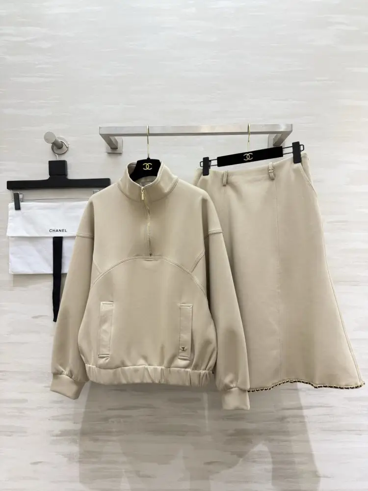 Chanel — Costume female