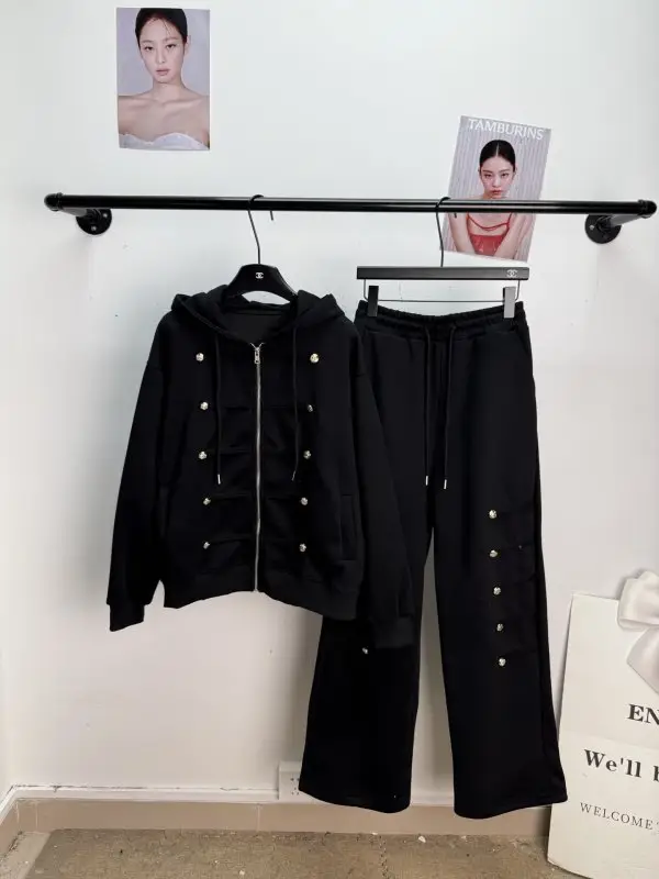 Chanel — Costume female