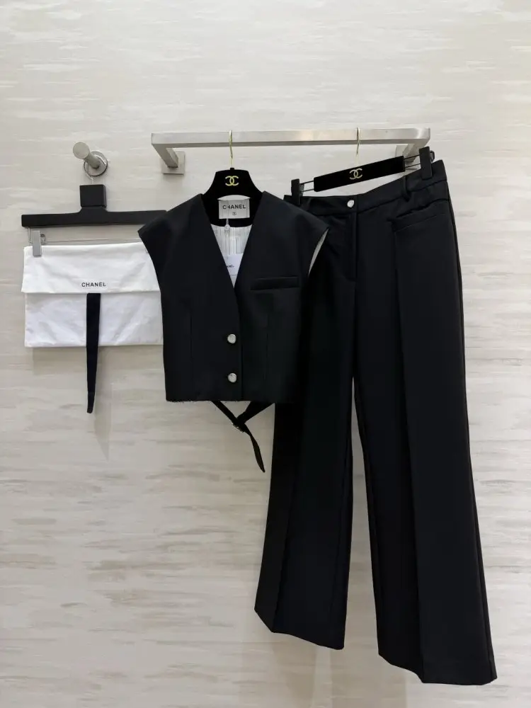 Chanel — Costume female