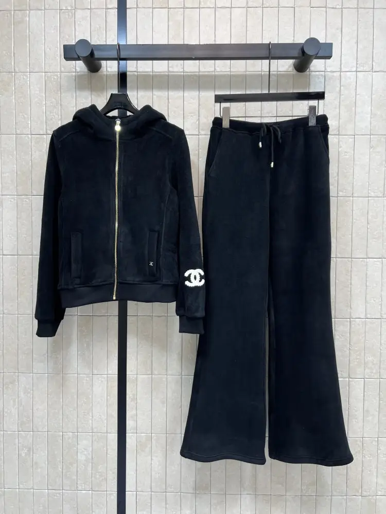 Chanel — Costume female