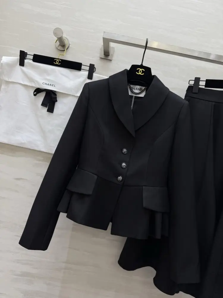 Chanel Costume female — Photo 2
