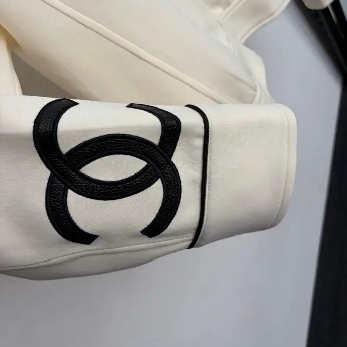 Chanel Costume female — Photo 3