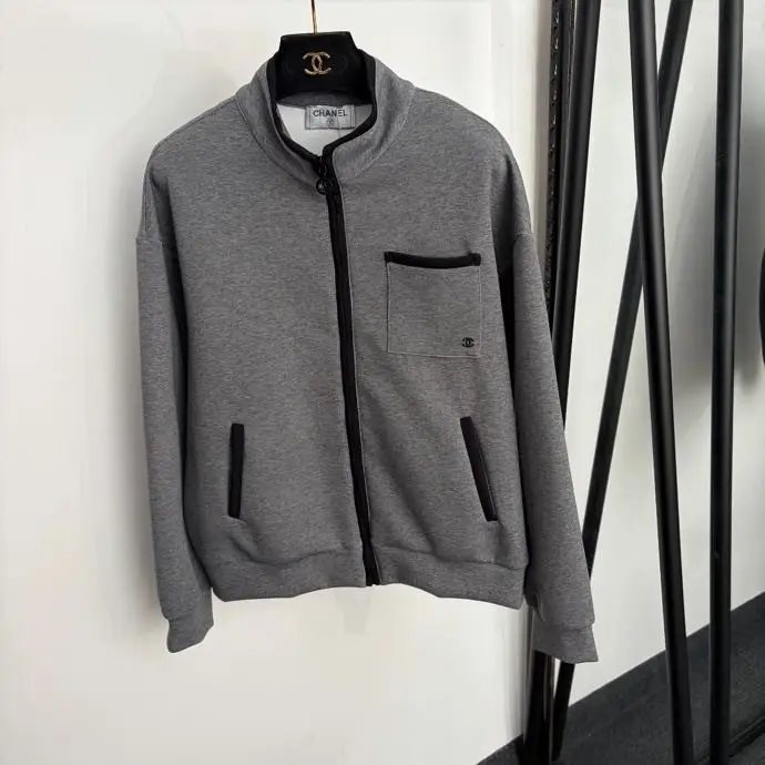 Chanel Костюм женский — Фото 3