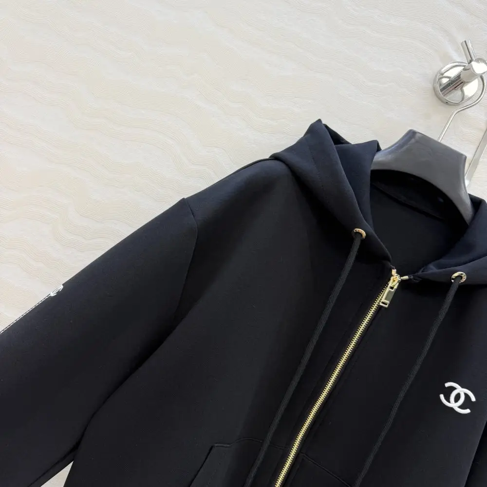 Chanel Costume female — Photo 5