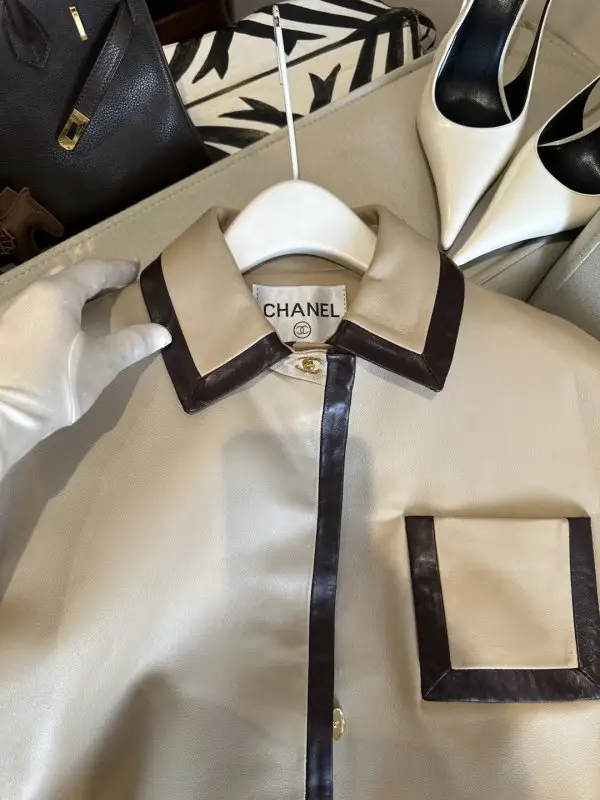 Chanel Костюм шкіряний жіночий — Фото 4