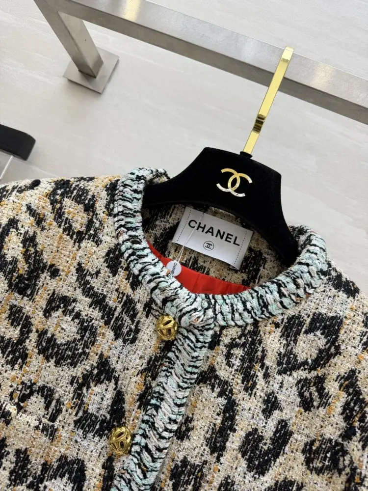Chanel Костюм твідовий жіночий з леопардовым принтом — Фото 4