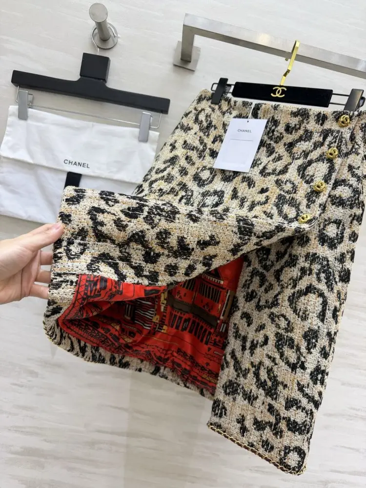 Chanel Костюм твідовий жіночий з леопардовым принтом — Фото 5