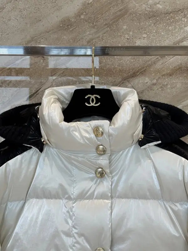 Chanel Пуховик женский — Фото 3